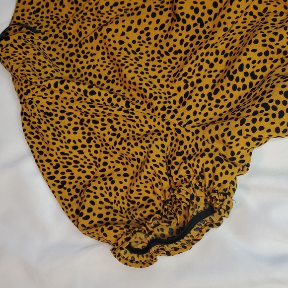 Crescent smocked waist crop top blouse - Picture 6 of 9